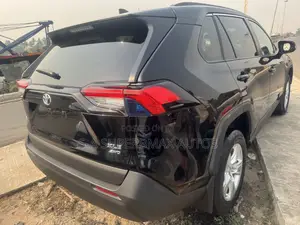 Toyota RAV4 XLE Premium 2021 Black