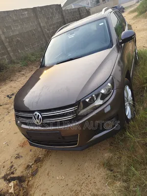 Volkswagen Tiguan SE with Sunroof & Nav 2013 Gold