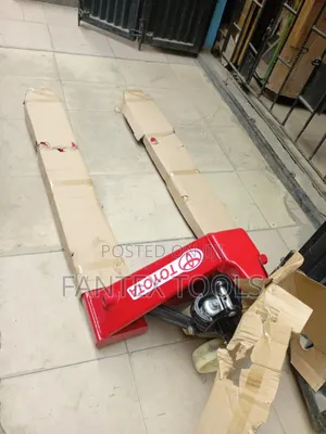 Pallet Truck ( Toyota).