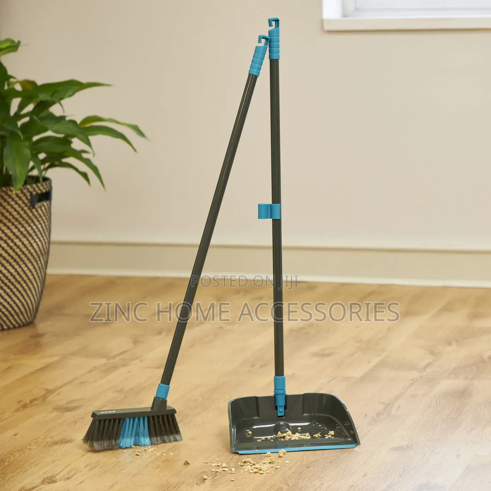 Upright Dustpan Brush