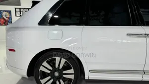 Rolls-Royce Cullinan Base 2019 White