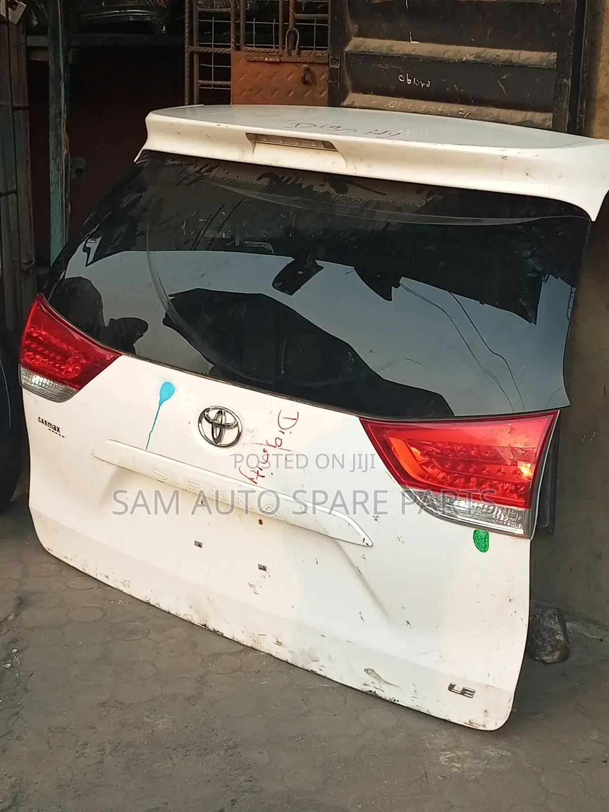 Toyota Sienna Complete Booth 2012 Model