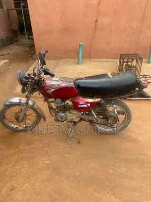 Photo - Bajaj Boxer 2002 Red