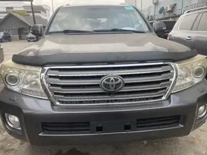 Toyota Land Cruiser 5.7 V8 2013 Gray