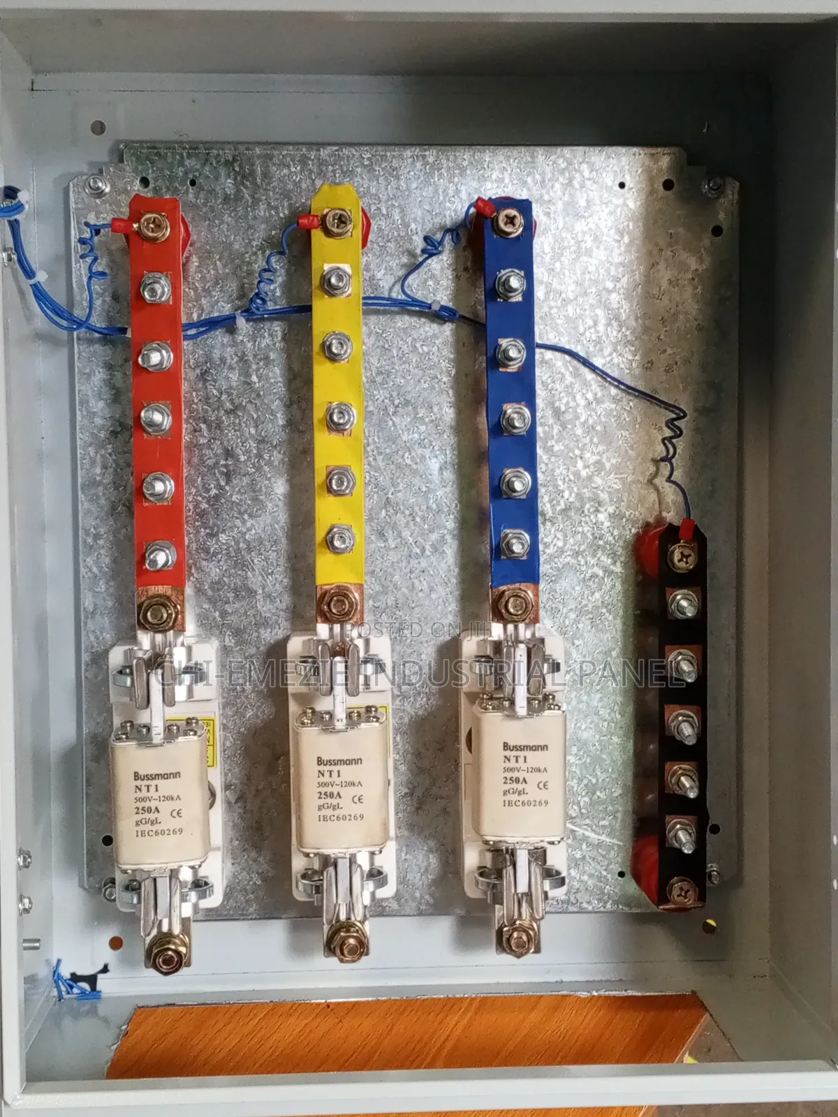 Busbar With Fuse