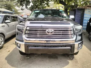 Toyota Sequoia Platinum w/FFV 4x4 2018 Black