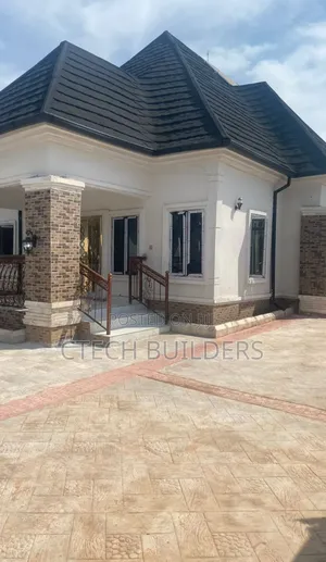 4bdrm Bungalow in Benin City for sale