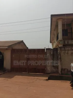 5bdrm Block of Flats in Ipaja / Ipaja for sale