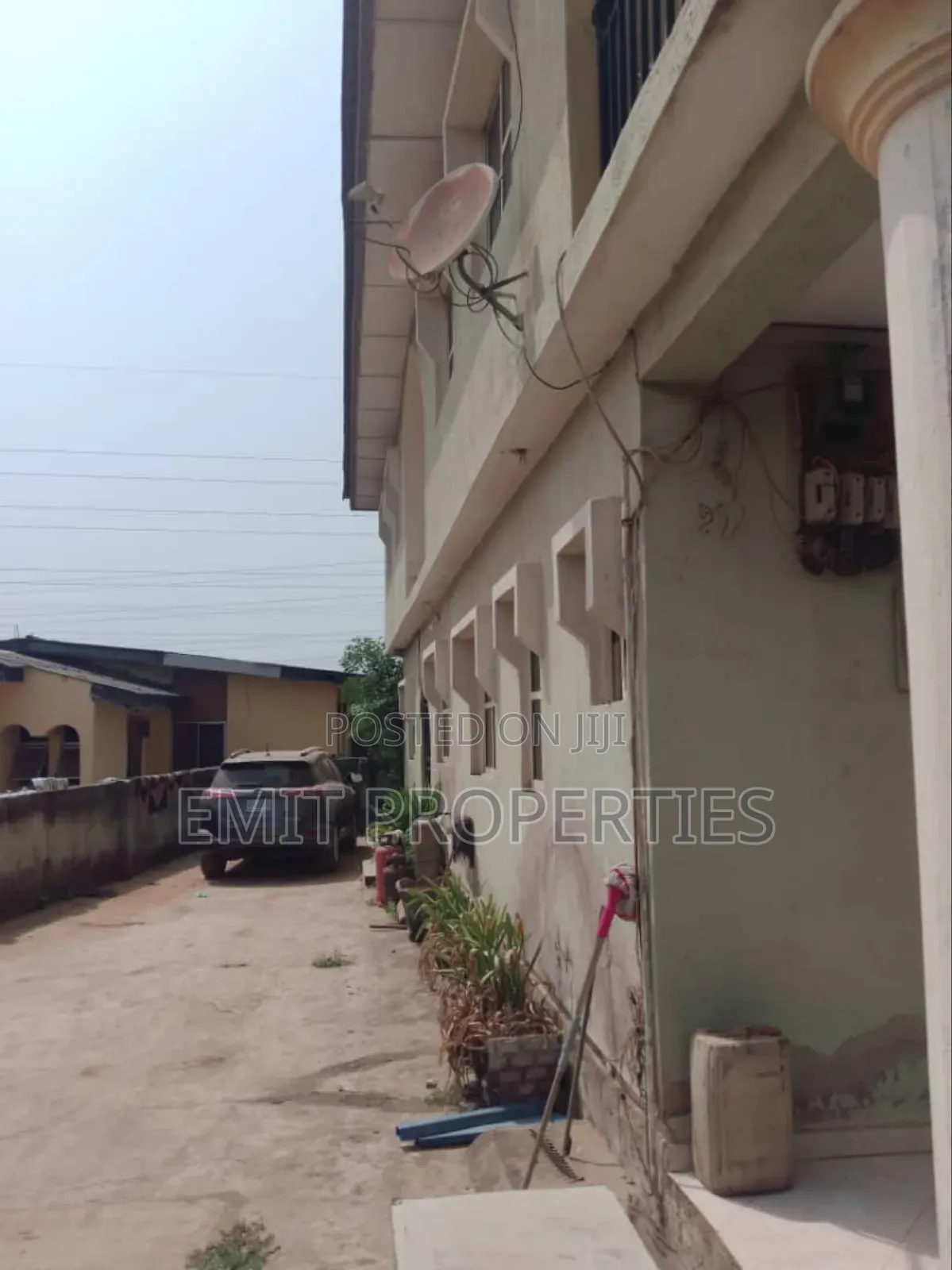 5bdrm Block of Flats in Ipaja / Ipaja for sale