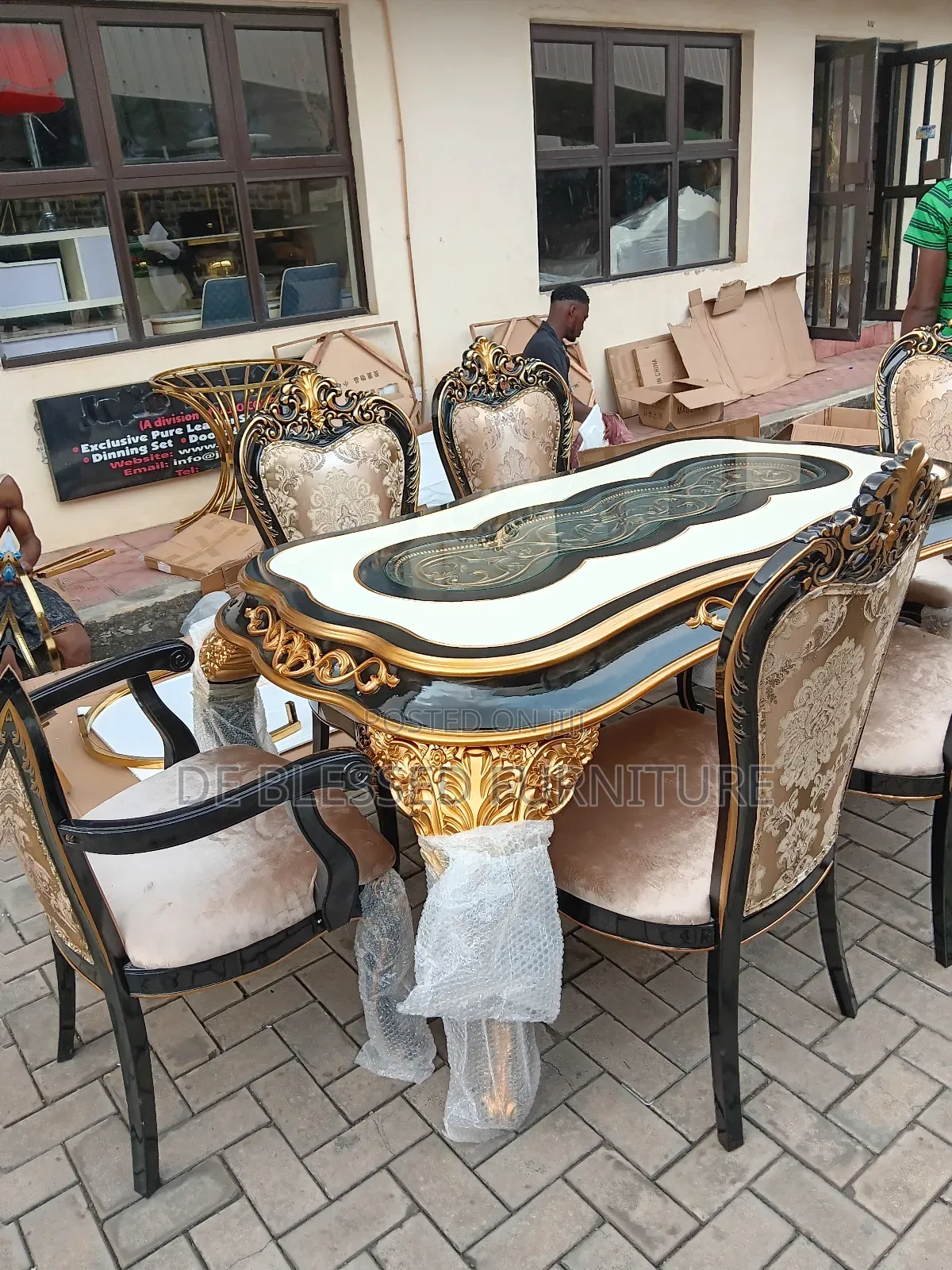 Royal Dinning Table
