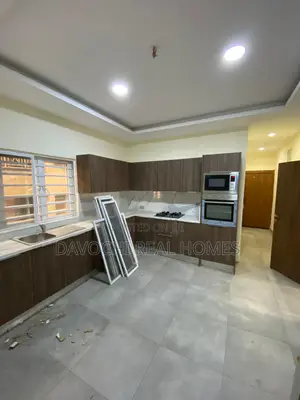 3bdrm Apartment in Ikate, Lekki for rent