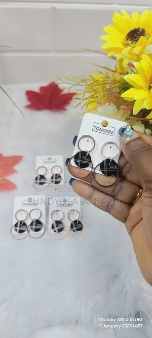 Female Rosegold Earring