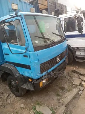 Mercedes Benz 814 Blue