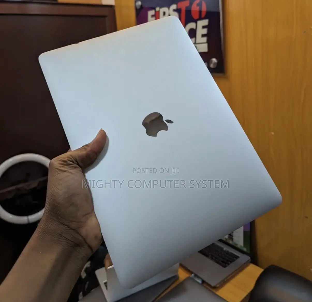 Laptop Apple MacBook Pro 2017 8GB Intel Core I5 SSD 256GB