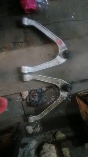Upper Arms Infiniti Fx35 and Fx50 2010