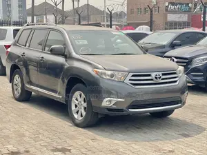 Toyota Highlander SE 2011 Gray