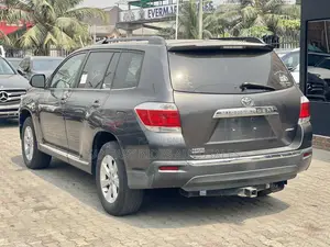 Toyota Highlander SE 2011 Gray
