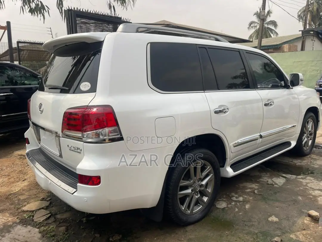 Lexus LX 570 AWD 2013 White
