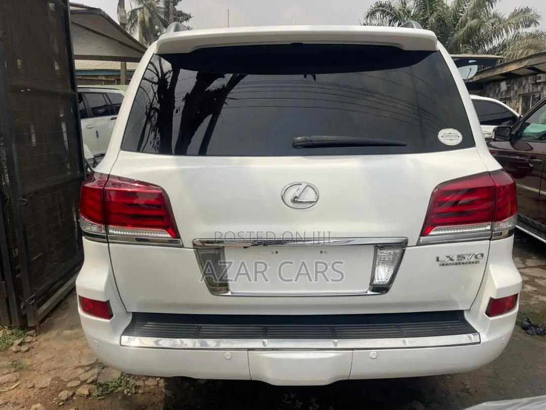 Lexus LX 570 AWD 2013 White