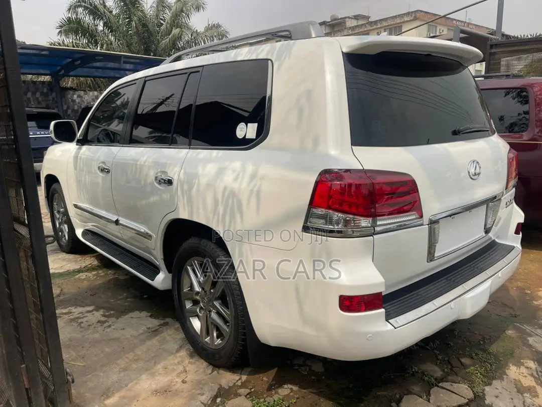 Lexus LX 570 AWD 2013 White