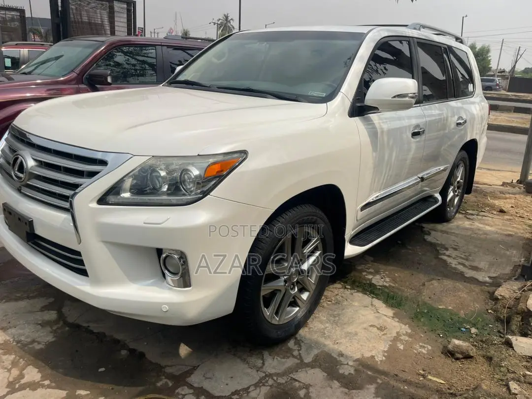 Lexus LX 570 AWD 2013 White