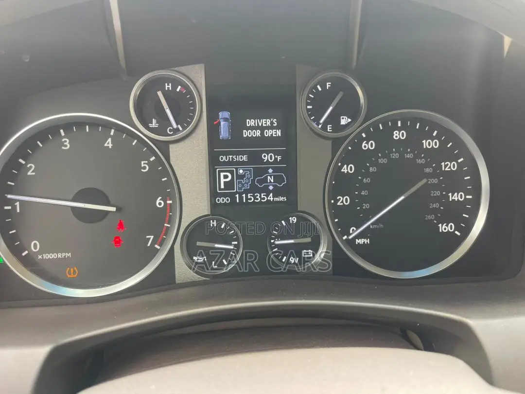 Lexus LX 570 AWD 2013 White