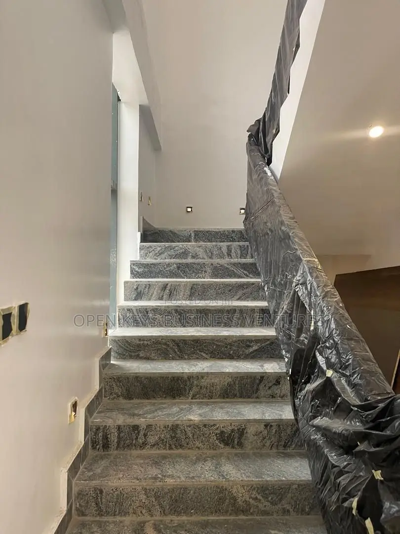 Smartly Eqipped 4 Bedroom Duplex