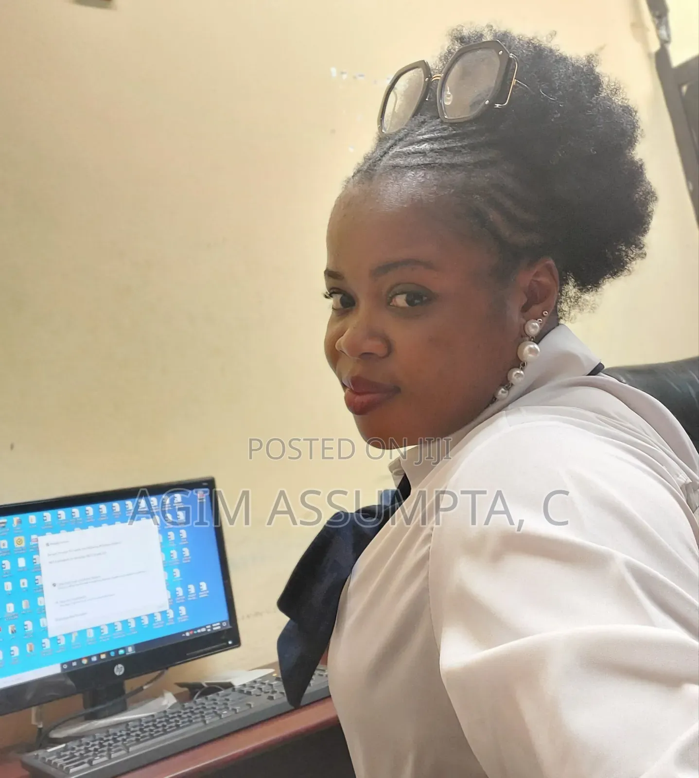 Receptionist/Front Desk Officer/CSR/Adminstrative Assistant