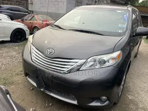 Toyota Sienna XLE 7 Passenger Mobility 2012 Gray