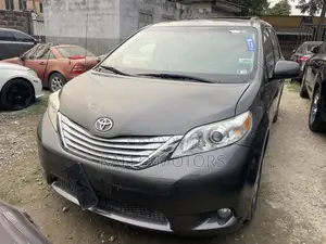 Toyota Sienna XLE 7 Passenger Mobility 2012 Gray