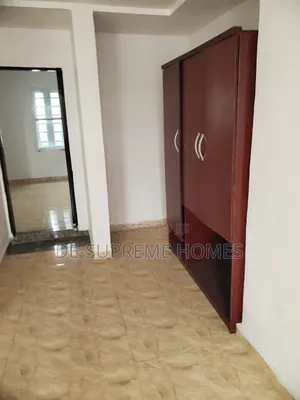 6bdrm Duplex in Golf, Lakowe for rent