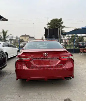 Toyota Camry SE (2.5L 4cyl 8A) 2019 Red
