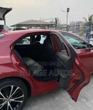 Toyota Camry SE (2.5L 4cyl 8A) 2019 Red