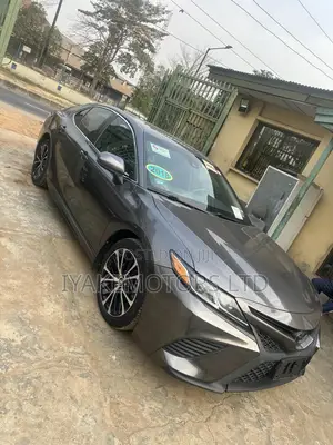 Photo - Toyota Camry SE FWD (2.5L 4cyl 8AM) 2018 Gray