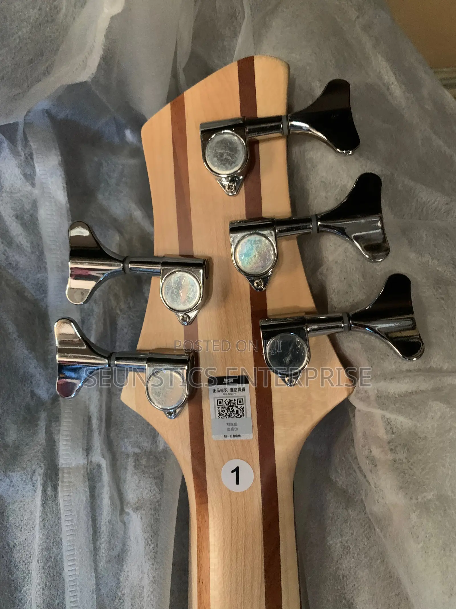 Quality Luxars Five String Active Bass Guitar