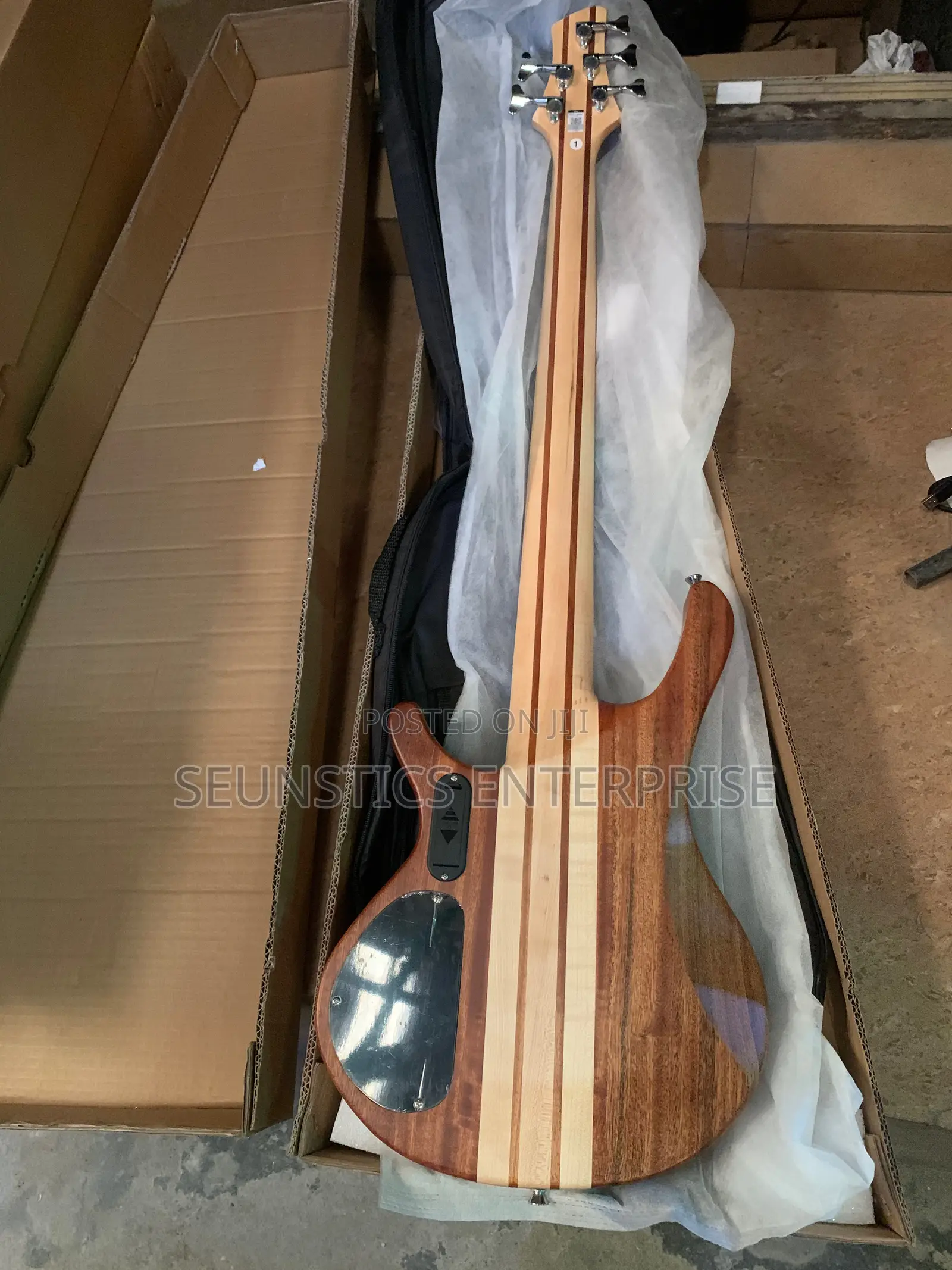 Quality Luxars Five String Active Bass Guitar