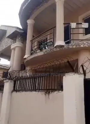 Photo - 3bdrm Block of Flats in Airport Road, Warri for sale
