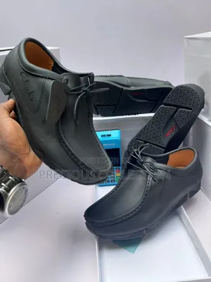 Classic Wallabees Black Leather Lace Up Shoe