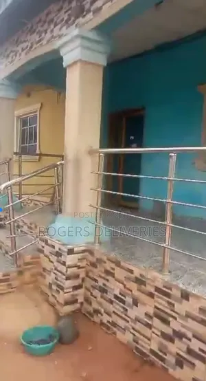 6bdrm Block of Flats in Benin City for sale
