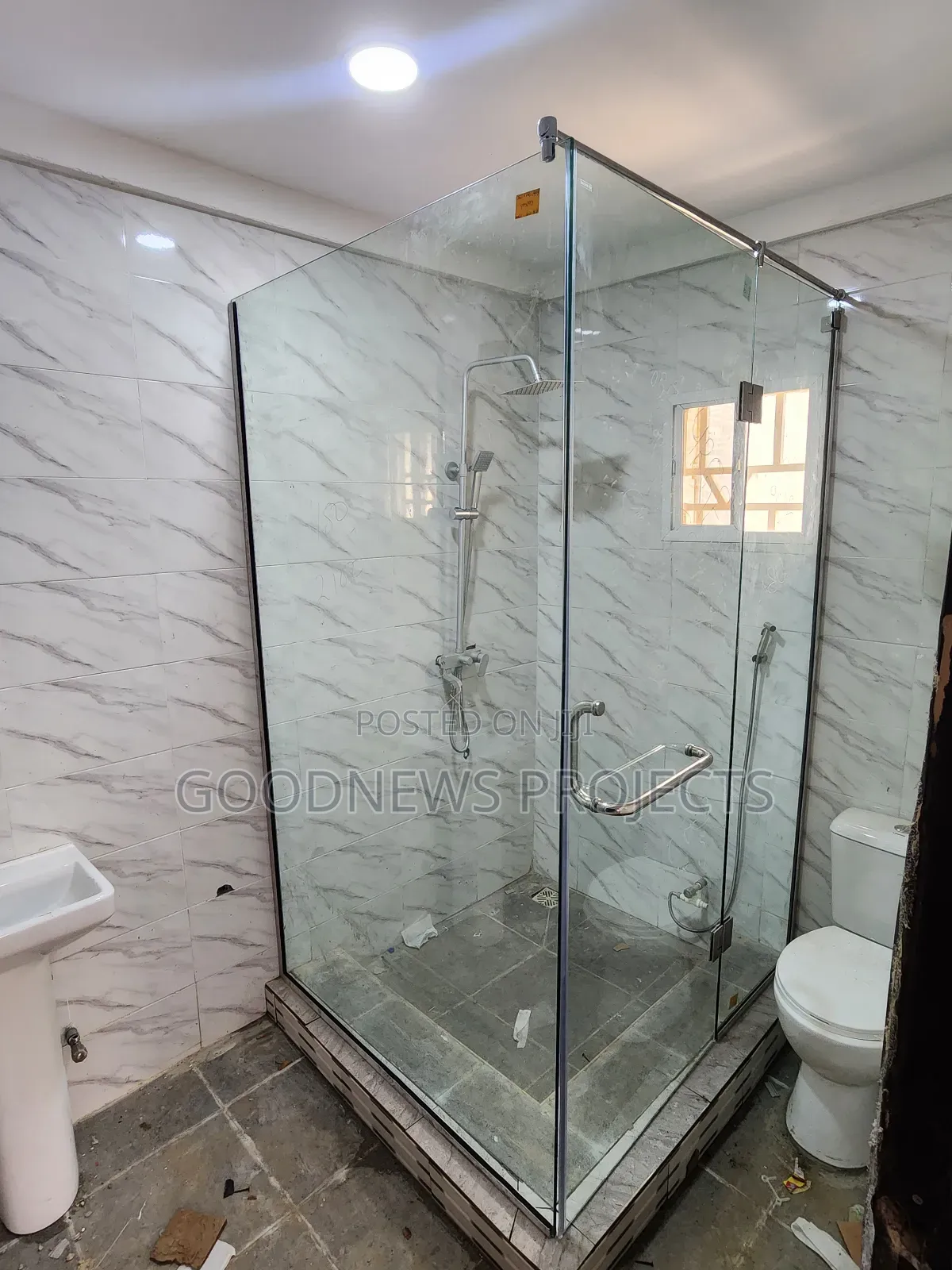 Silver Frameless Glass Cubicle