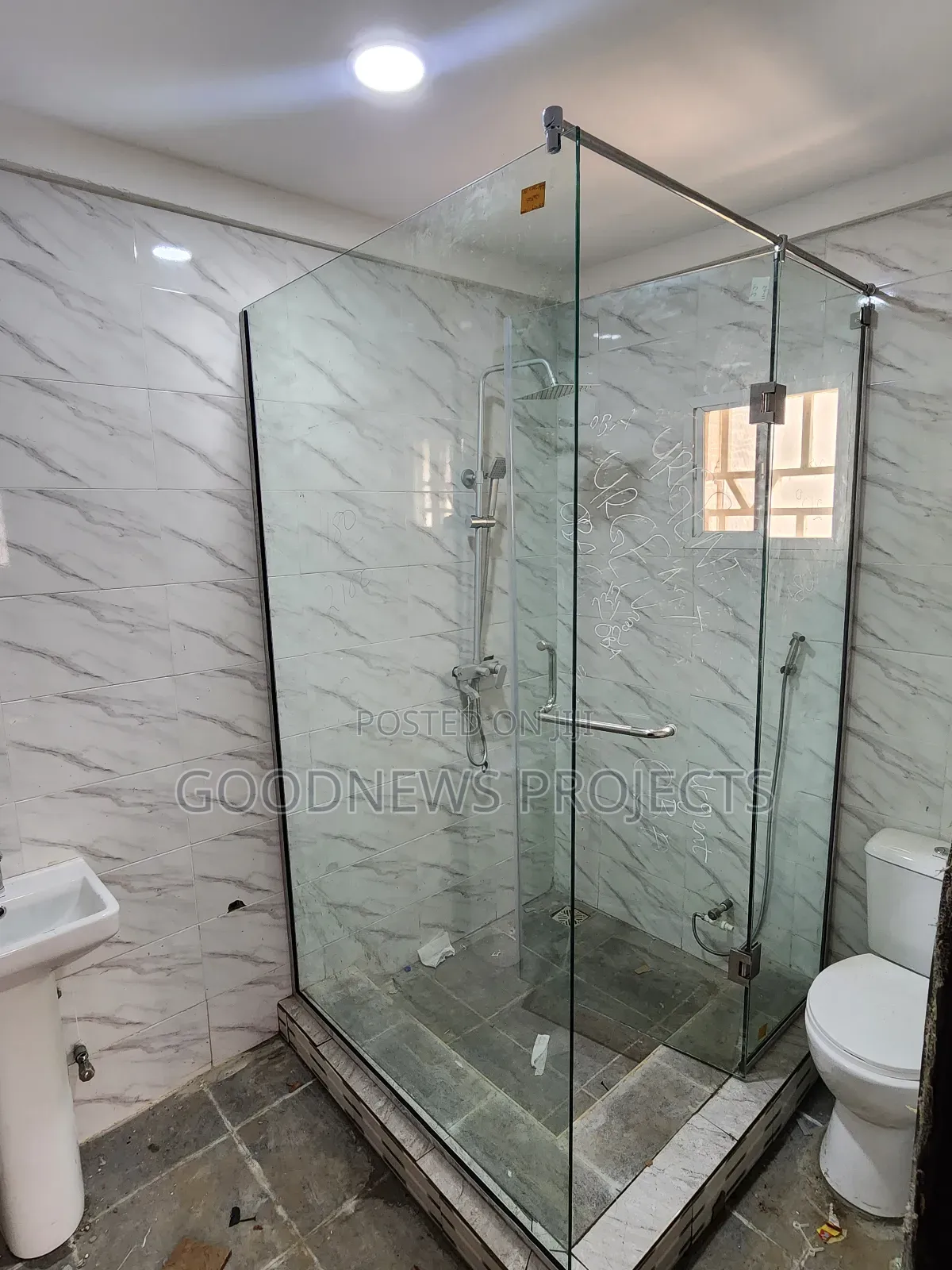 Silver Frameless Glass Cubicle