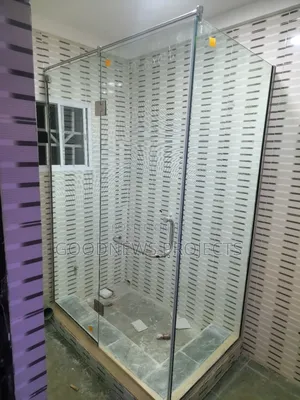 Solid 10mm Tempered Glass Cubicle