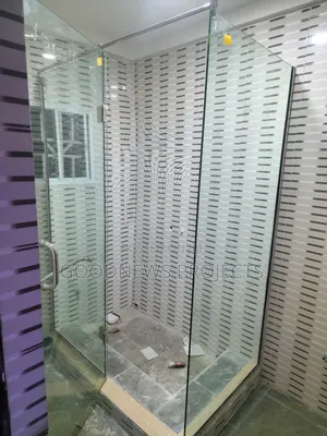 Solid 10mm Tempered Glass Cubicle