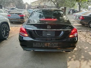 Mercedes-Benz C300 Luxury Sedan RWD (2.0L 4cyl 7A) 2016 Black