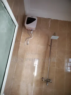 3bdrm Block of Flats in Lakowe for rent