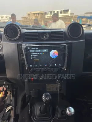 Land Rover Defender/Reverse Camera