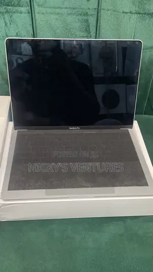 Laptop Apple MacBook Pro 2019 16GB Intel Core I7 SSD 512GB
