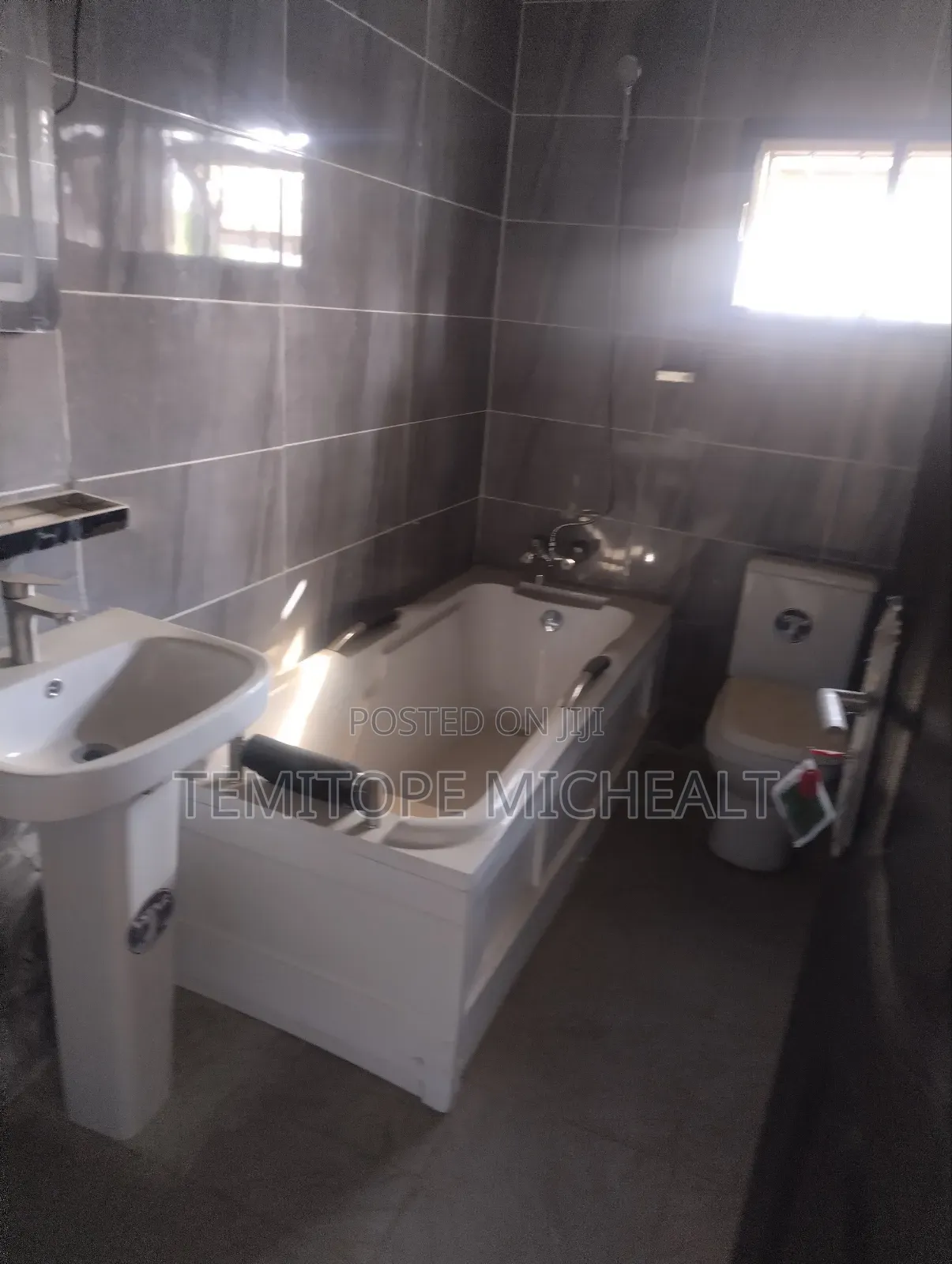 5bdrm Duplex in Gusape Main, Guzape District for rent