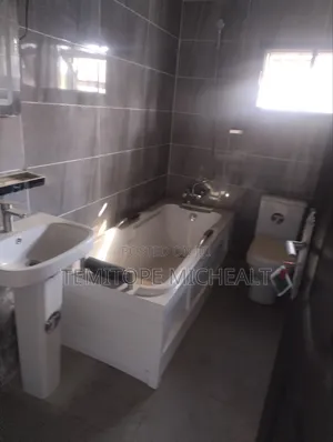 5bdrm Duplex in Gusape Main, Guzape District for rent