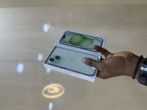 Apple iPhone 15 128 GB Green